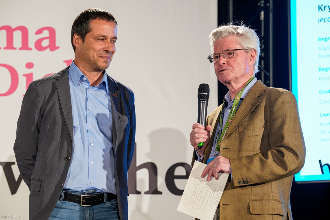 Hartmut Graßl und Frank Schweikert bei der IPCC Liveschaltung beim Gesprächsforum von KU und VDW im Rahmen der Hamburger Klimawoche 2019